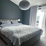Moderne Bolig I Naerheten Til Alt 別荘 サンネス