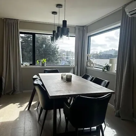 別荘 Moderne Bolig I Naerheten Til Alt サンネス