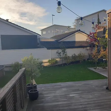 Moderne Bolig I Naerheten Til Alt 別荘 サンネス