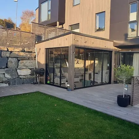Moderne Bolig I Naerheten Til Alt 別荘 サンネス