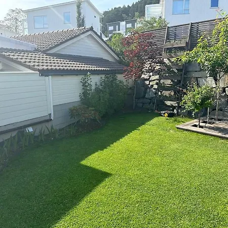 Moderne Bolig I Naerheten Til Alt 別荘 サンネス